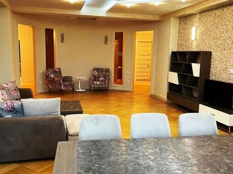 4 otaqlı mənzil, 210 m², Sahil: 1 050 000 ₼ 2