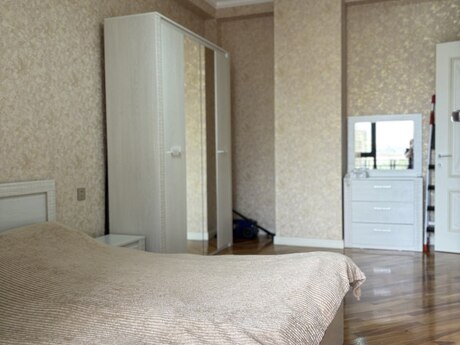 3-комн. новостройка - м. 8 ноября - 98 м²