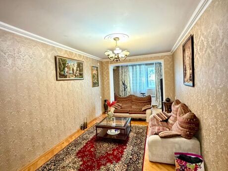 2 otaqlı köhnə tikili - 8-ci mikrorayon q. - 65 m²