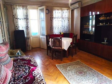Elan №6086317 - Bakı, 28 May m., 2 otaqlı, 40 m², 5/5 mərtəbə
