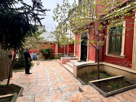 5 otaqlı həyət evi/bağ evi - Nizami r. - 240 m²