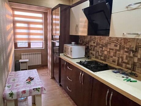 2 otaqlı köhnə tikili - 28 May m. - 65 m²