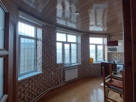 5 otaqlı həyət evi/bağ evi - Səngəçal q. - 220 m²