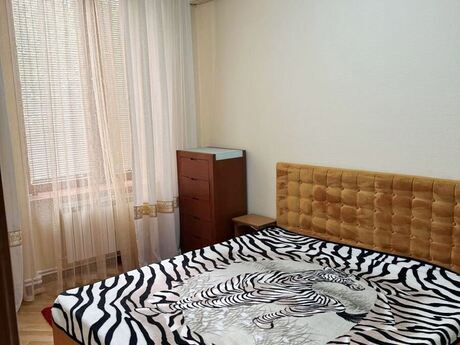 3 otaqlı köhnə tikili - 28 May m. - 120 m²