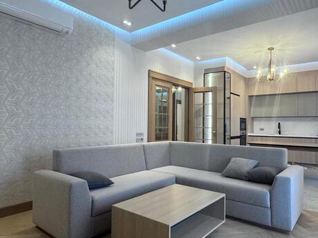 4 otaqlı yeni tikili - Ağ şəhər q. - 140 m²