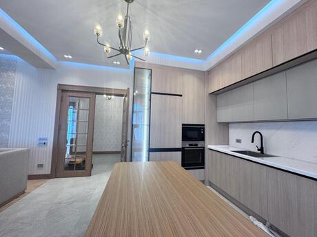 Elan №6086432 - Bakı, Ağ şəhər q., 4 otaqlı, 140 m², 6/7 mərtəbə