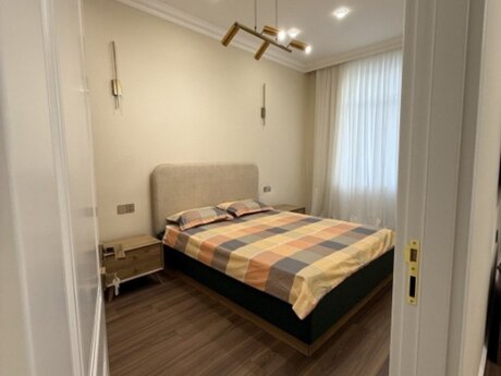 2 otaqlı köhnə tikili - Elmlər Akademiyası m. - 65 m²