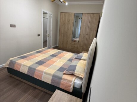 2 otaqlı köhnə tikili - Elmlər Akademiyası m. - 65 m²