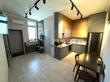 3-комн. новостройка - м. Низами - 100 м²