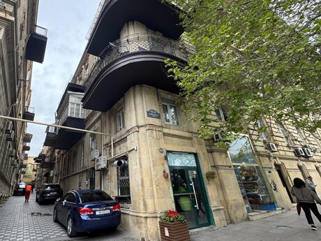 4 otaqlı köhnə tikili - İçəri Şəhər m. - 120 m²