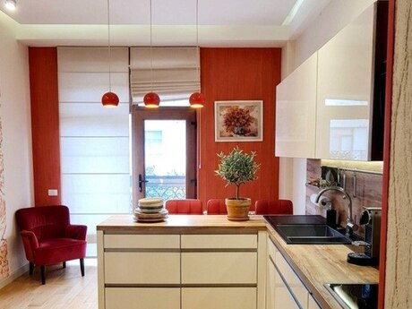 4 otaqlı yeni tikili - Ağ şəhər q. - 150 m²