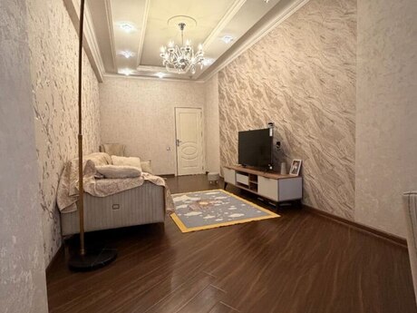 3-комн. новостройка - м. 28 мая - 118 м²