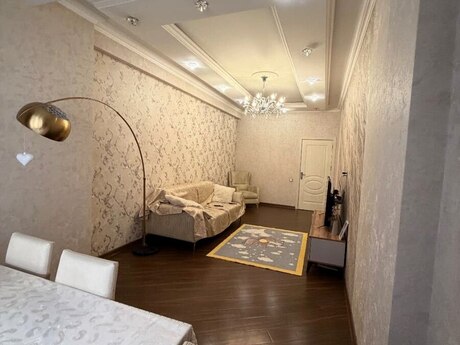 3-комн. новостройка - м. 28 мая - 118 м²