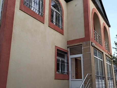 8 otaqlı həyət evi/bağ evi - Qaraçuxur q. - 300 m²