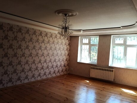 8 otaqlı həyət evi/bağ evi - Qaraçuxur q. - 300 m²
