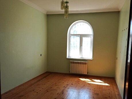 8 otaqlı həyət evi/bağ evi - Qaraçuxur q. - 300 m²