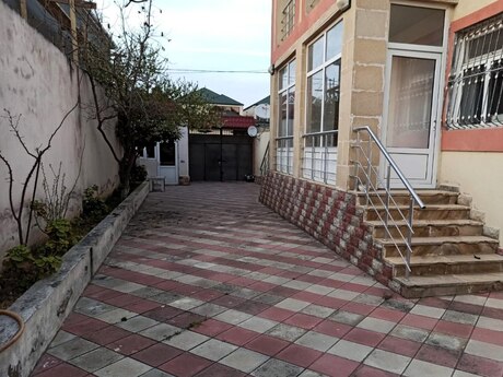 8 otaqlı həyət evi/bağ evi - Qaraçuxur q. - 300 m²