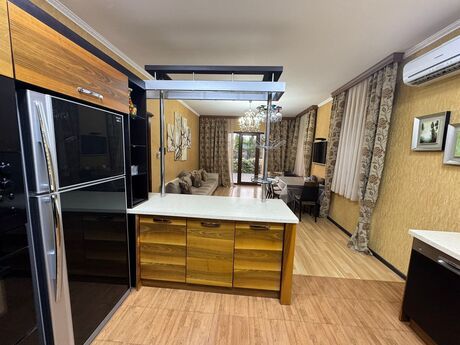 7 otaqlı həyət evi/bağ evi - Mərdəkan q. - 450 m²