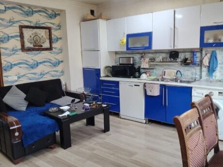 4 otaqlı köhnə tikili - Elmlər Akademiyası m. - 130 m²
