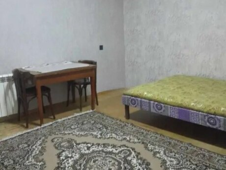 1 otaqlı həyət evi/bağ evi - Əhmədli m. - 20 m²