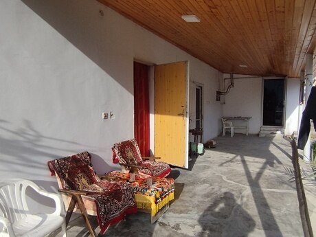 4 otaqlı həyət evi/bağ evi - Pirşağı q. - 60 m²