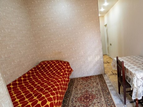2 otaqlı köhnə tikili - Yeni Günəşli q. - 46 m²