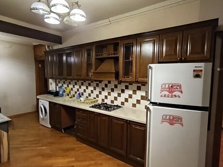 2 otaqlı köhnə tikili - İnşaatçılar m. - 90 m²