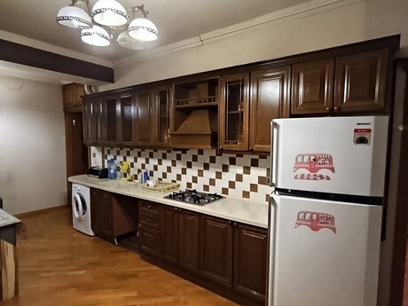 2 otaqlı köhnə tikili - İnşaatçılar m. - 90 m²