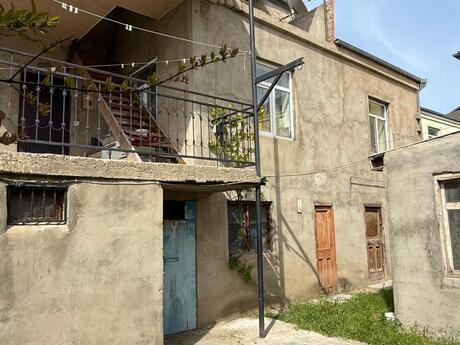 6 otaqlı həyət evi/bağ evi - Əhmədli m. - 200 m²