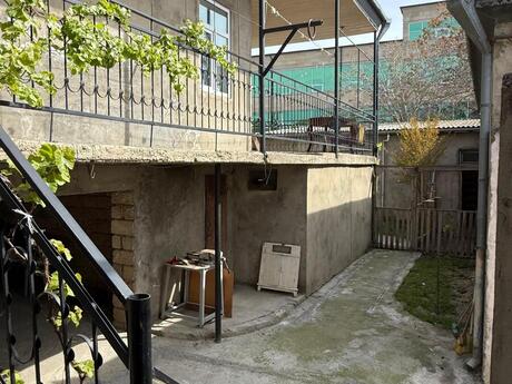 6 otaqlı həyət evi/bağ evi - Əhmədli m. - 200 m²