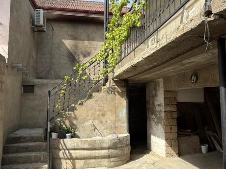 6 otaqlı həyət evi/bağ evi - Əhmədli m. - 200 m²