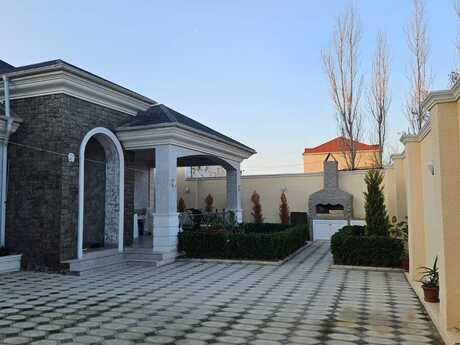 4 otaqlı həyət evi/bağ evi - Əmircan q. - 180 m²