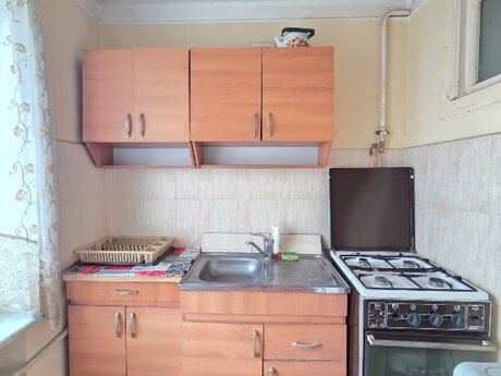 2 otaqlı köhnə tikili - Elmlər Akademiyası m. - 48 m²