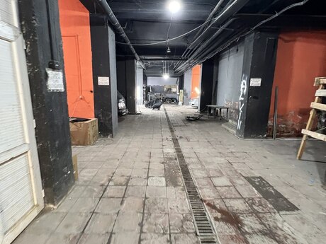Obyekt - İnşaatçılar m. - 395 m²