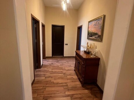 4 otaqlı həyət evi/bağ evi - Türkan q. - 219 m²
