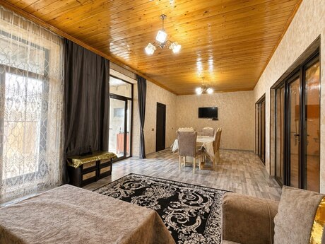 6 otaqlı həyət evi/bağ evi - Zirə q. - 140 m²