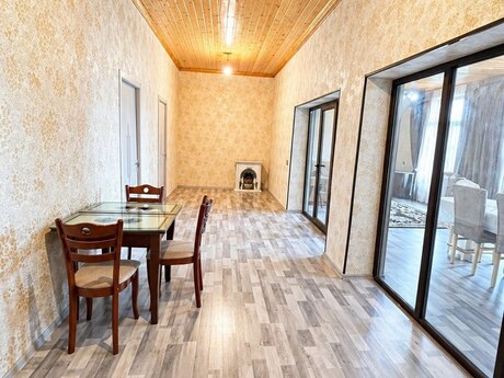 6 otaqlı həyət evi/bağ evi - Zirə q. - 140 m²