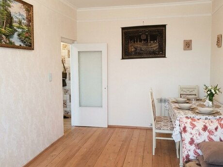 2 otaqlı köhnə tikili - Yeni Günəşli q. - 68 m²