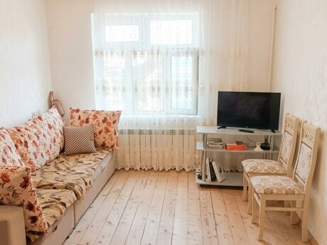 2 otaqlı köhnə tikili - Yeni Günəşli q. - 68 m²