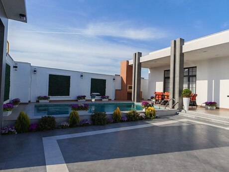 4 otaqlı həyət evi/bağ evi - Şüvəlan q. - 200 m²