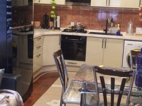 4 otaqlı həyət evi/bağ evi - Buzovna q. - 200 m²