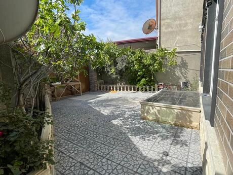 4 otaqlı həyət evi/bağ evi - Biləcəri q. - 200 m²