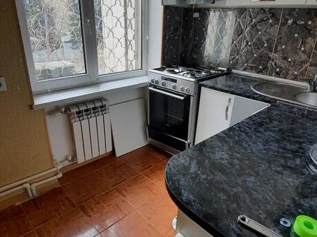 2 otaqlı köhnə tikili - Neftçilər m. - 50 m²