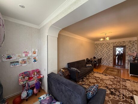 2 otaqlı köhnə tikili - Xalqlar Dostluğu m. - 65 m²