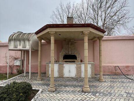6 otaqlı həyət evi/bağ evi - Novxanı q. - 250 m²
