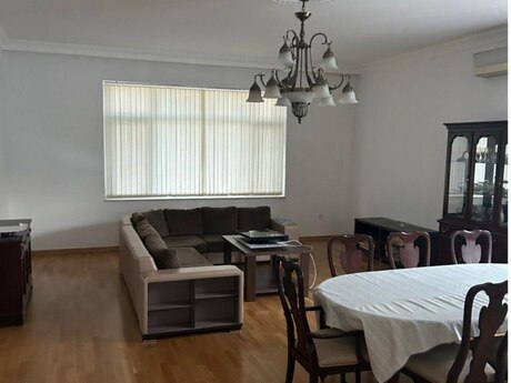 9 otaqlı həyət evi/bağ evi - Səbail r. - 400 m²