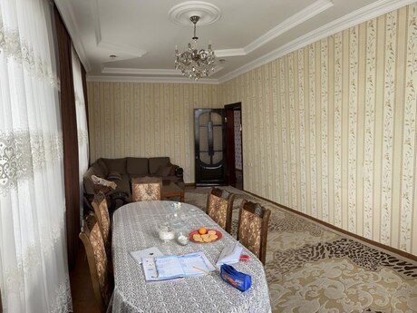 6 otaqlı həyət evi/bağ evi - Binəqədi q. - 200 m²