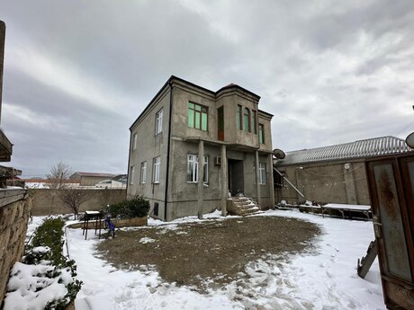 6 otaqlı həyət evi/bağ evi - Binəqədi q. - 200 m²