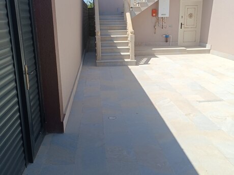 8 otaqlı həyət evi/bağ evi - Binə q. - 250 m²
