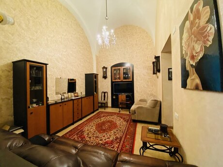 3 otaqlı köhnə tikili - İçəri Şəhər m. - 70 m²